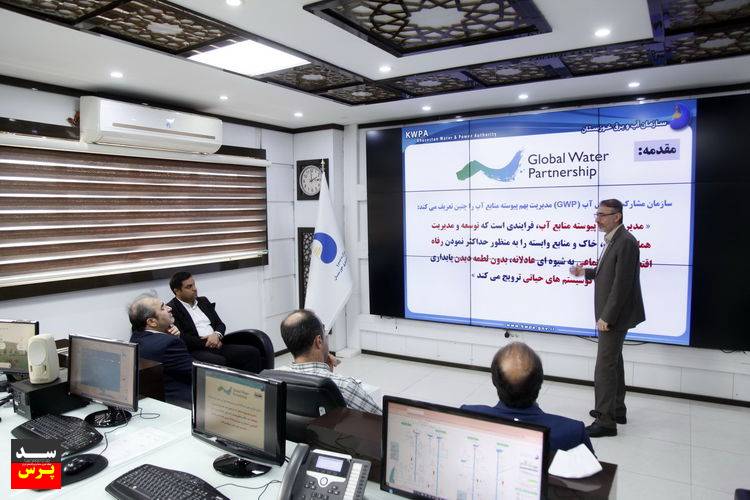 بازدید روابط عمومی مجلس شورای اسلامی از رصدخانه آب و انرژی سازمان آب و برق خوزستان