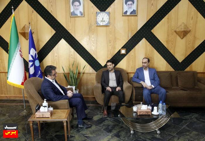 دیدار مدیر روابط عمومی سازمان آب و برق خوزستان با مدیرکل صدا و سیما استان