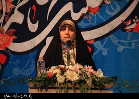 مراسم بزرگداشت مقام زن در وزارت نیرو برگزار شد/ تقدیر از زنان برگزیده صنعت آب و برق
