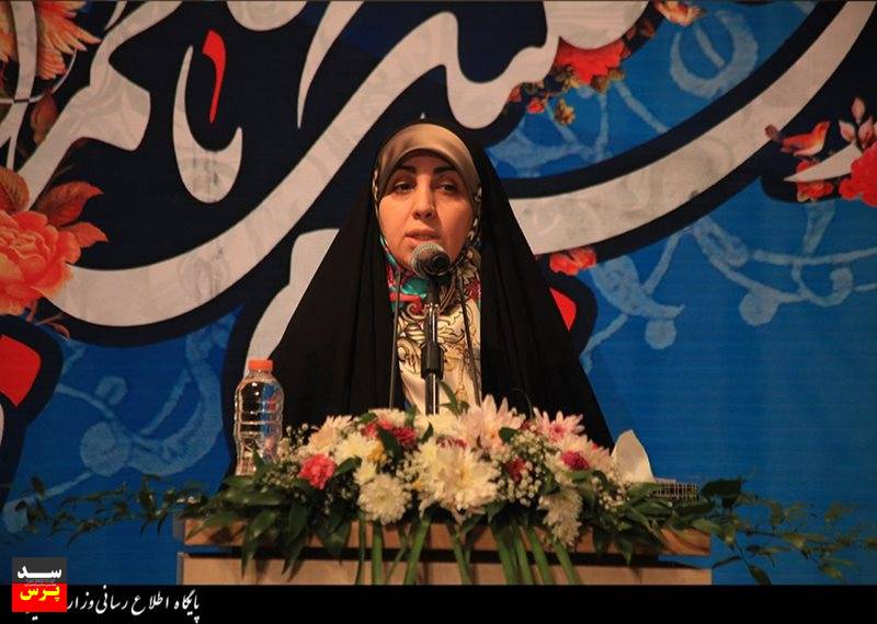 مراسم بزرگداشت مقام زن در وزارت نیرو برگزار شد/ تقدیر از زنان برگزیده صنعت آب و برق