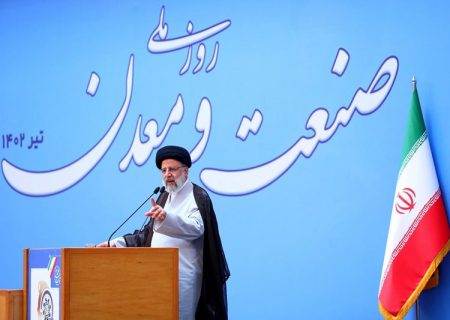 دولت کارهای بنیادینی را در بخش انرژِی شروع کرده است /کمک به رفع ناترازی‌ها با تولید ۱۰ هزار مگاوات برق توسط صنایع
