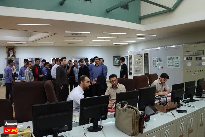 بازدید دانش‌آموزان دبیرستان اراک از نیروگاه حرارتی شازند