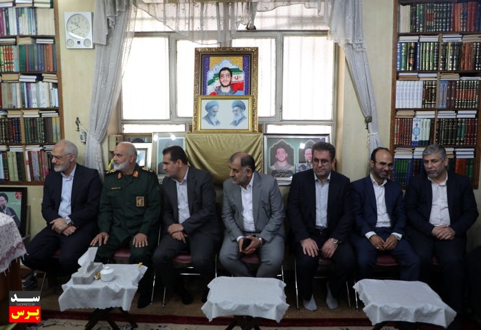 دیدار عیدانه مدیر عامل سازمان آب و برق خوزستان با نماینده ولیفقیه، زعیم حوزه های علمیه و جمعی از علمای استان