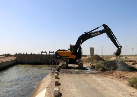 لایروبی و رسوب زدایی خروجی سیفون کانال آبرسانی پتروشیمی مارون