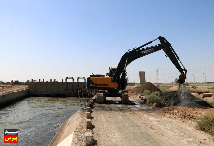 لایروبی و رسوب زدایی خروجی سیفون کانال آبرسانی پتروشیمی مارون