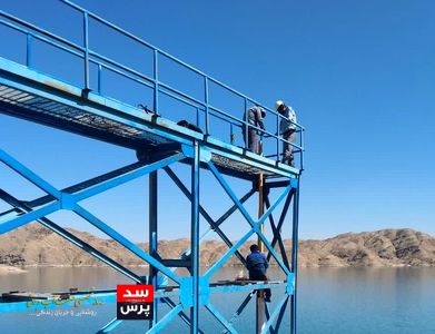 نصب تجهیزات لولههای انحراف سنج و پیزومترهای قائم سد جره