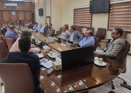 نشست پیگیری طرحهای عبور از اوج بار تابستان در توزیع برق اهواز
