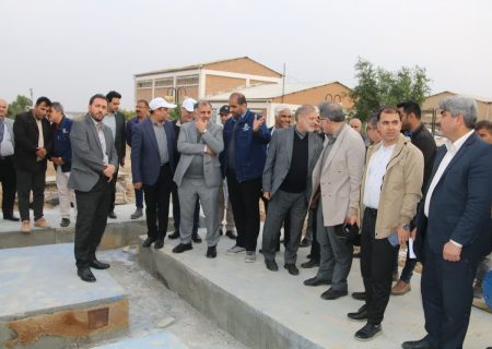 بازدید مدیرعامل سازمان آب و برق خوزستان و نماینده مردم شریف ماهشهر، امام جمعه ماهشهر ، مدیر عامل آب و فاضلاب خوزستان از تاسیسات آبرسانی مرغزار آب جنوب شرق 