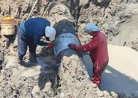 تعمیر خط لوله ۴۰۰ میلیمتری آبرسانی هندیجان توسط شرکت آب جنوب شرق