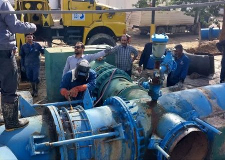 عملیات تعویض خط لوله و اتصالات هدر ۹۰۰ میلیمتری تلمبه خانه امیدیه شرکت آب جنوب شرق انجام شد