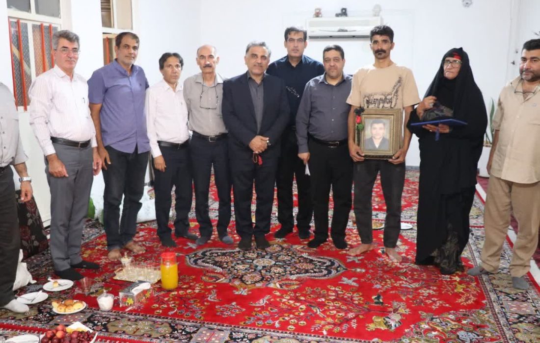 دیدار صمیمی مدیرعامل سد و نیروگاه کرخه با خانواده ی پرسنل وفات یافته ی این سد